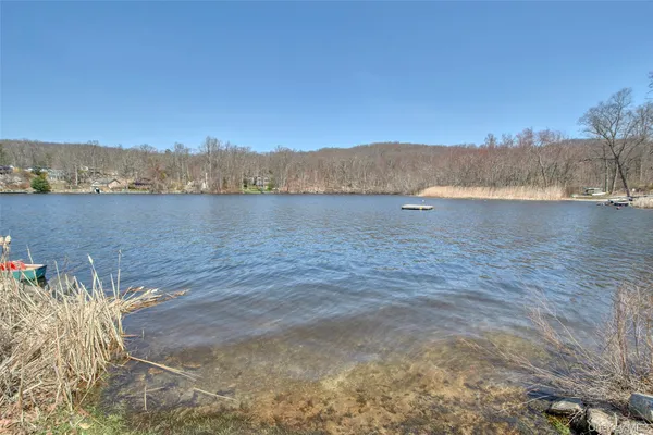 $444,000 | 40 Chippewa Road, Putnam Valley, NY 10579