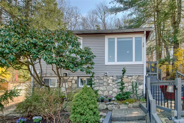 $444,000 | 40 Chippewa Road, Putnam Valley, NY 10579