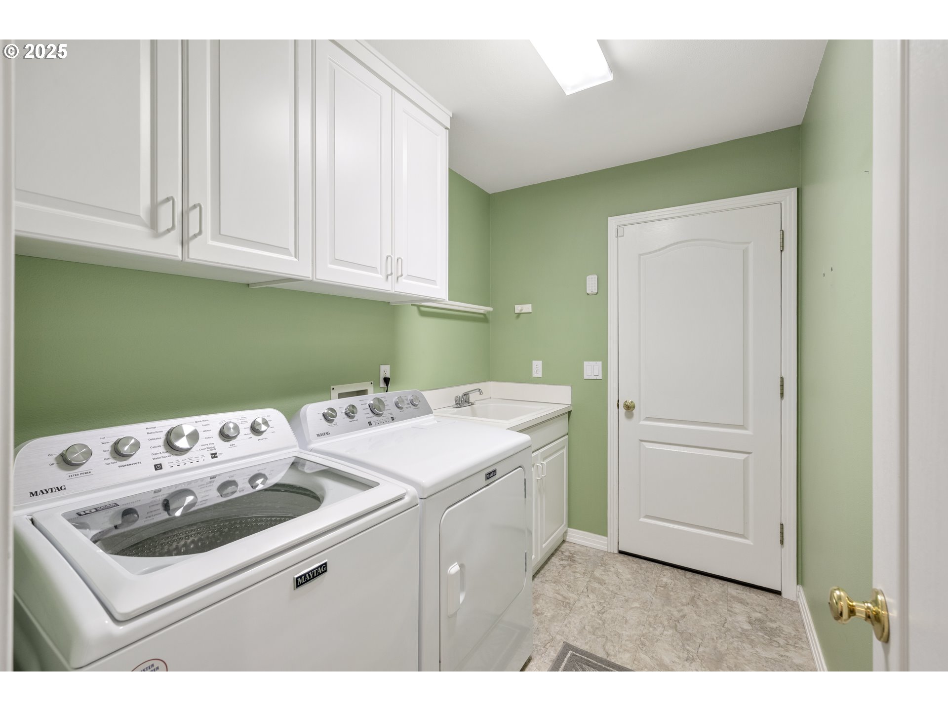 28519 Southwest Cascade Loop Wilsonville, OR 97070 - Photo 29 of 38 a utility room with dryer and washer