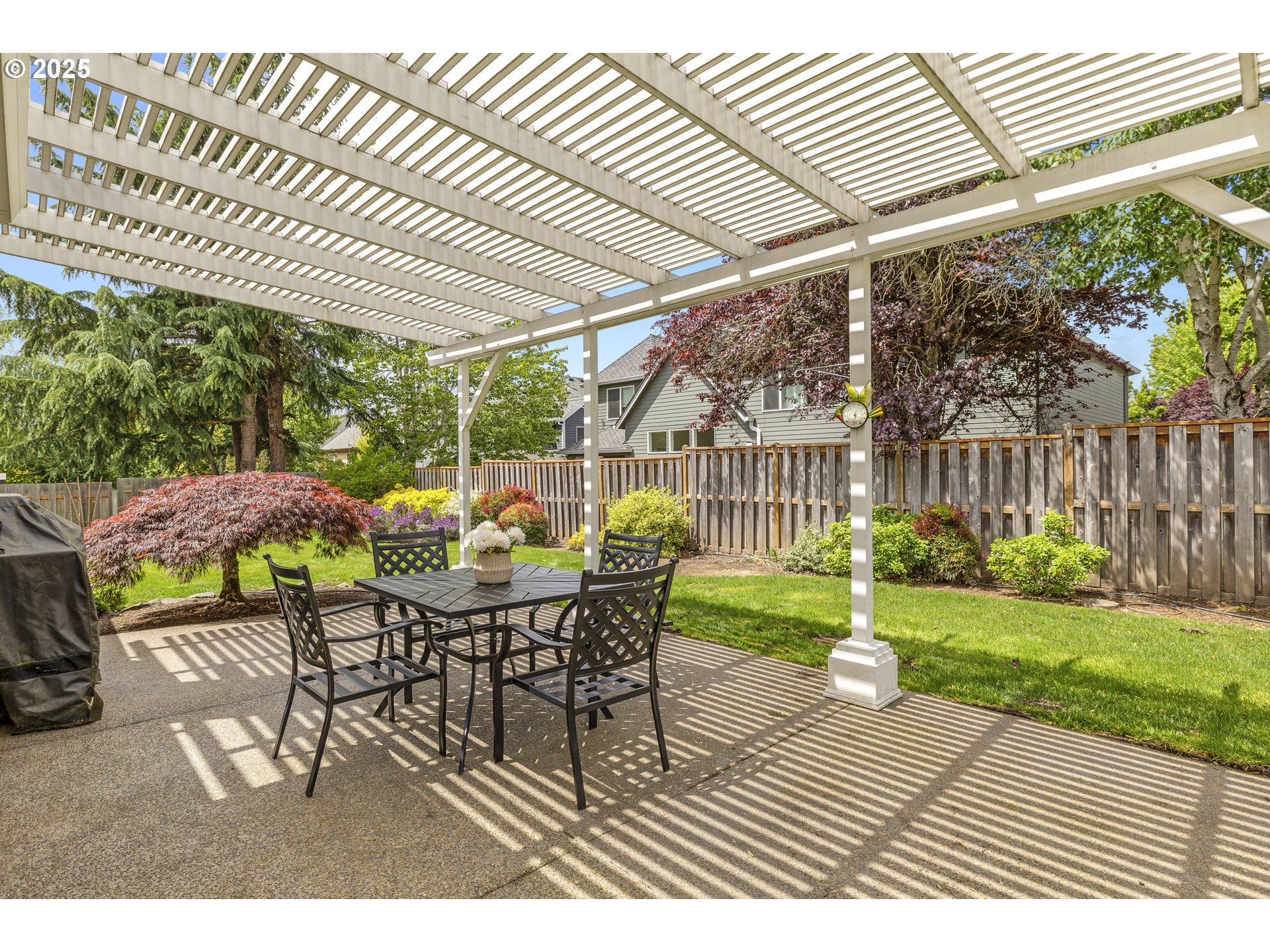 28519 Southwest Cascade Loop Wilsonville, OR 97070 - Photo 33 of 38 a view of a patio with a table and chairs