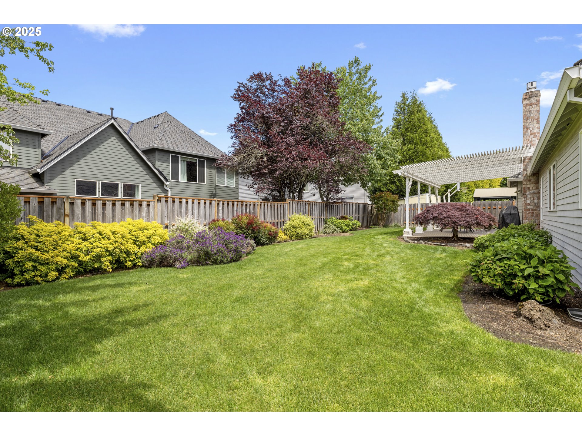 28519 Southwest Cascade Loop Wilsonville, OR 97070 - Photo 37 of 38 a front view of a house with a garden