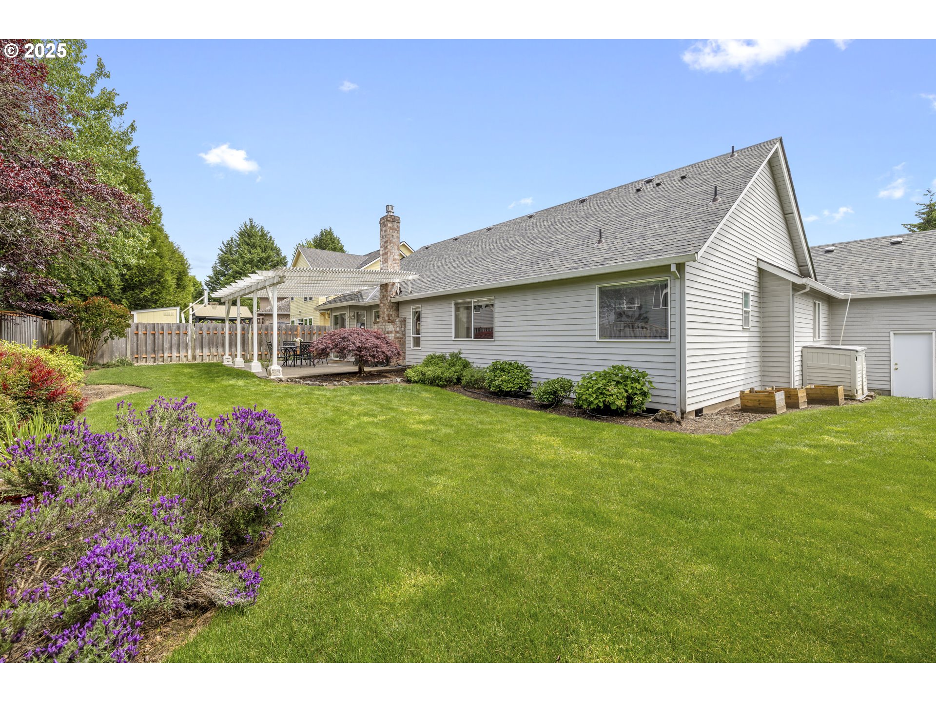 28519 Southwest Cascade Loop Wilsonville, OR 97070 - Photo 38 of 38 a front view of a house with garden
