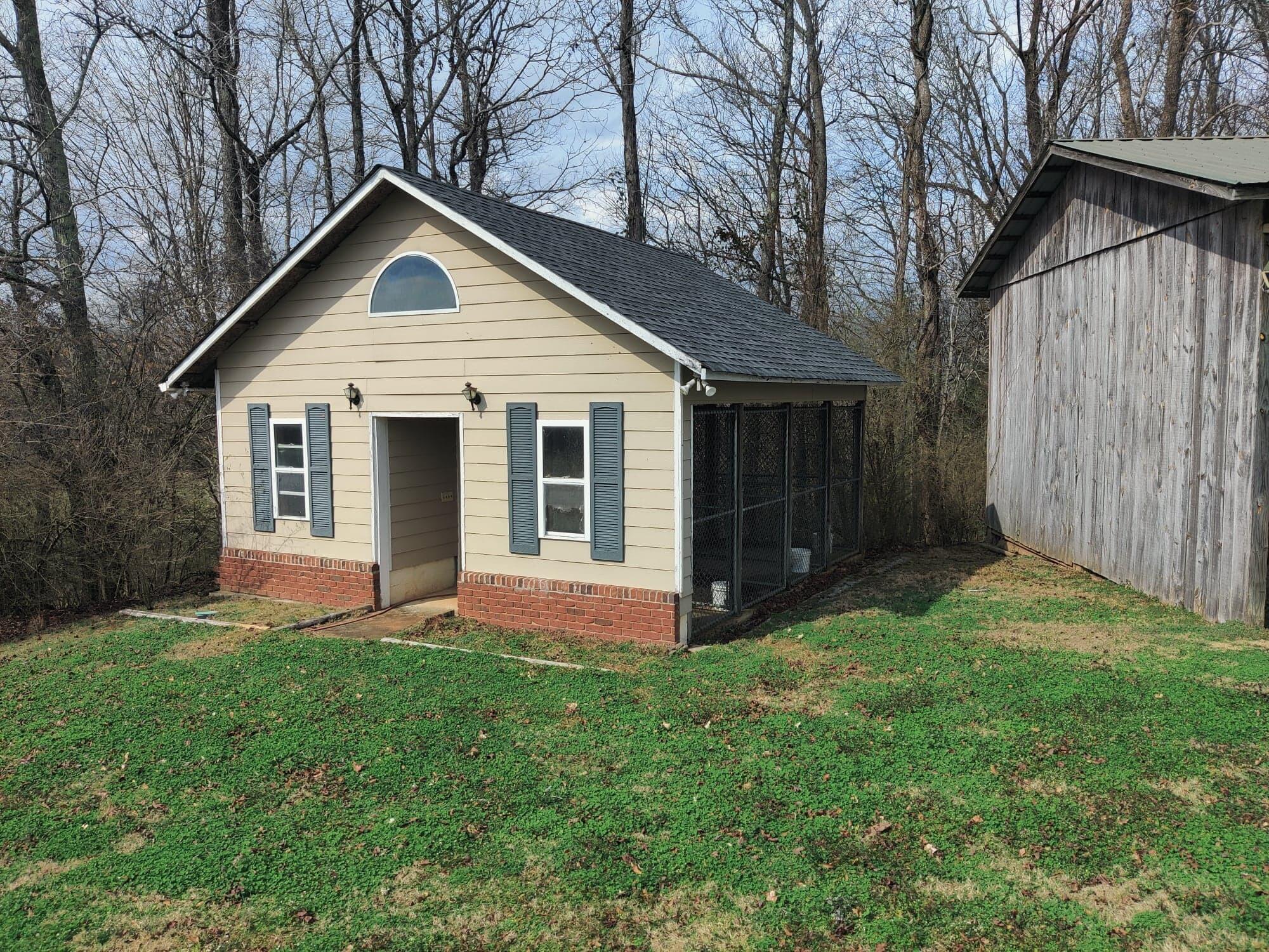 1000 Canyon Road Jasper, TN 37347 - Photo 52 of 54 dogkennels