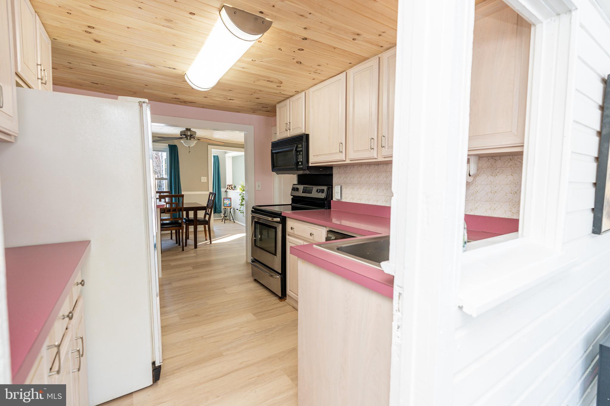 522 Paradise Road Aberdeen, MD 21001 - Photo 12 of 17 KITCHEN
