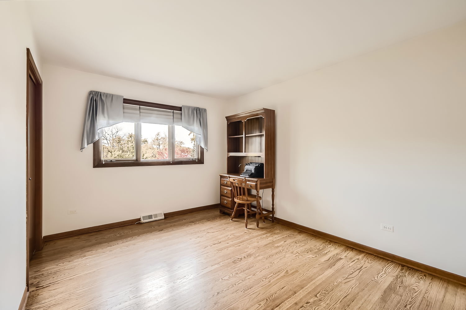 8022 Sawyer Road Darien, IL 60561 - Photo 15 of 23 Gallery Image 15