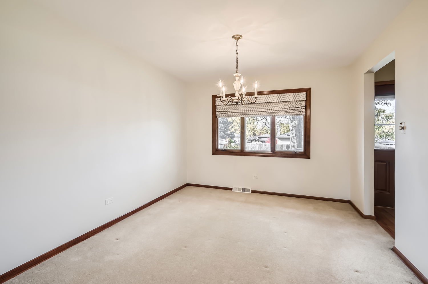 8022 Sawyer Road Darien, IL 60561 - Photo 8 of 23 Gallery Image 8