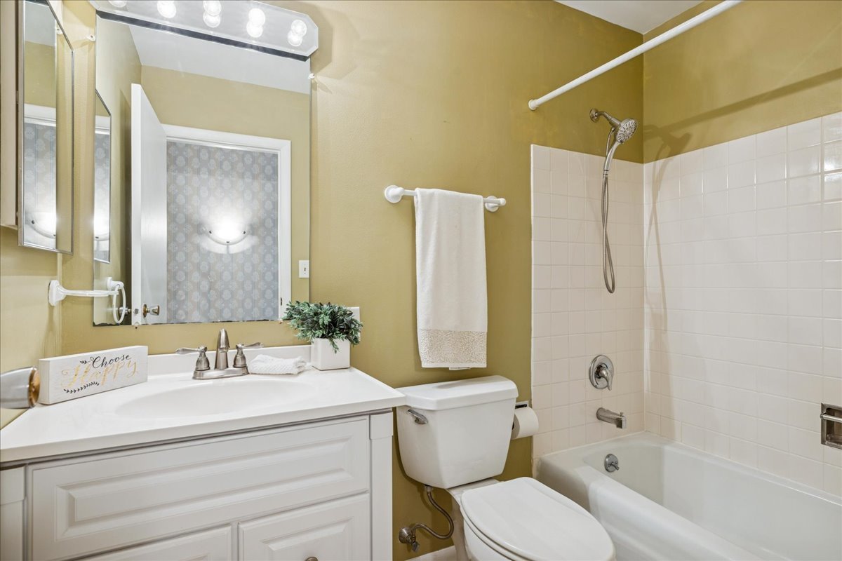 511 Coventry Lane, Unit 2 Crystal Lake, IL 60014 - Photo 11 of 40 a bathroom with a sink a toilet and shower
