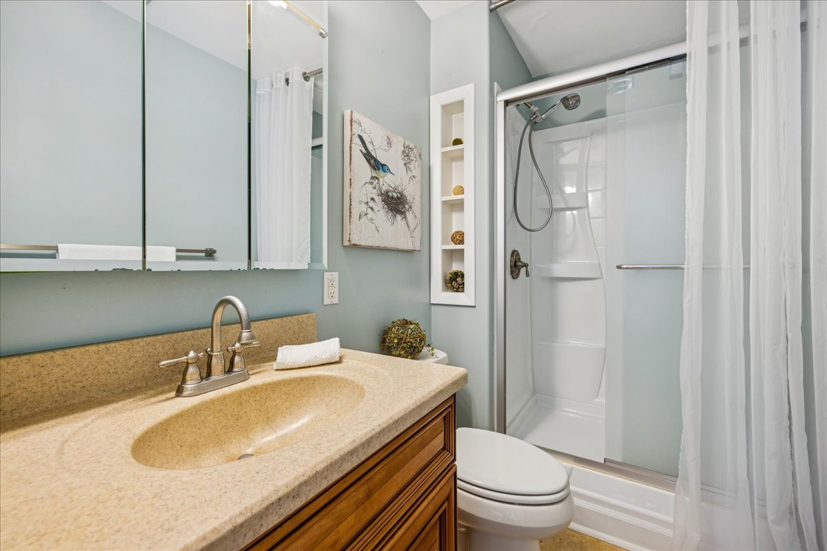 511 Coventry Lane, Unit 2 Crystal Lake, IL 60014 - Photo 14 of 40 a bathroom with a sink toilet and shower