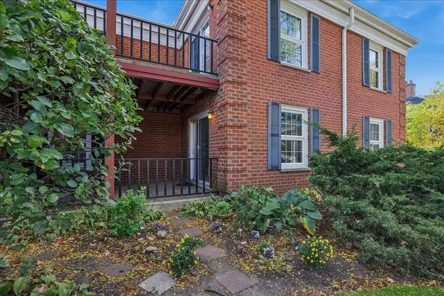 $215,000 | 511 Coventry Lane, Unit 2, Crystal Lake, IL 60014