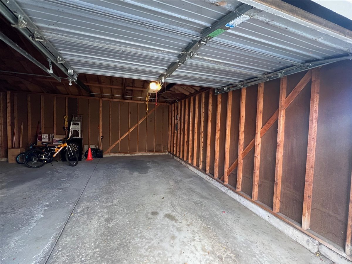 511 Coventry Lane, Unit 2 Crystal Lake, IL 60014 - Photo 21 of 40 a view of a garage