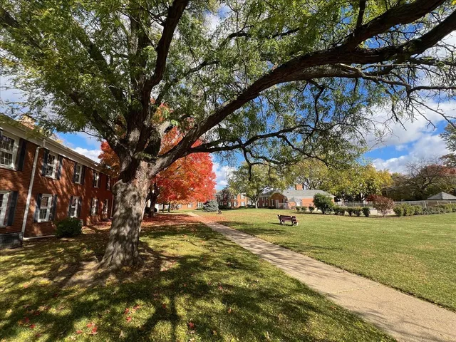 $215,000 | 511 Coventry Lane, Unit 2, Crystal Lake, IL 60014