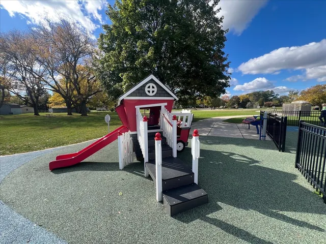 $215,000 | 511 Coventry Lane, Unit 2, Crystal Lake, IL 60014