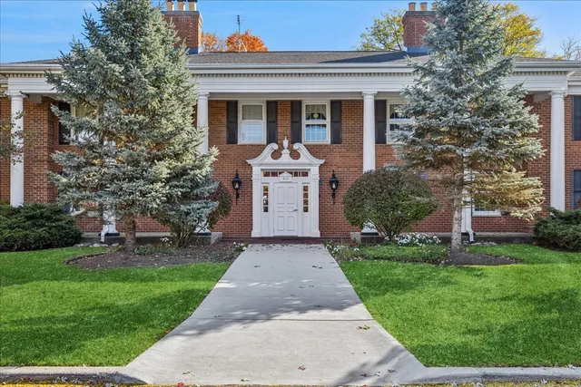 $215,000 | 511 Coventry Lane, Unit 2, Crystal Lake, IL 60014