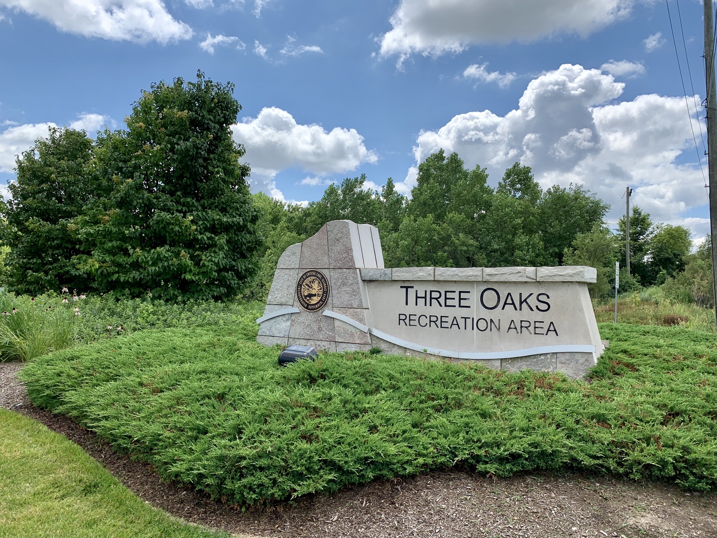 511 Coventry Lane, Unit 2 Crystal Lake, IL 60014 - Photo 33 of 40 a sign on the side of the grass