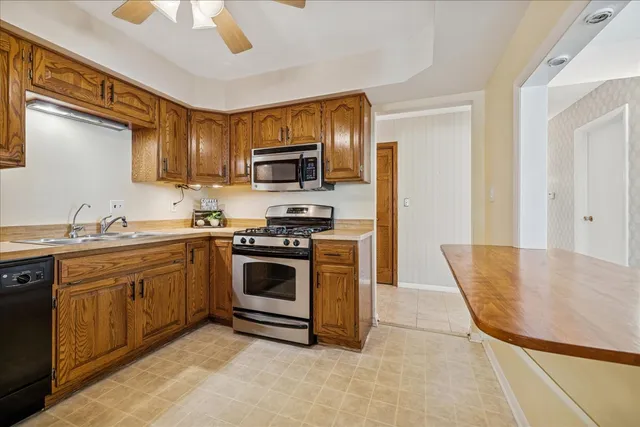 $215,000 | 511 Coventry Lane, Unit 2, Crystal Lake, IL 60014