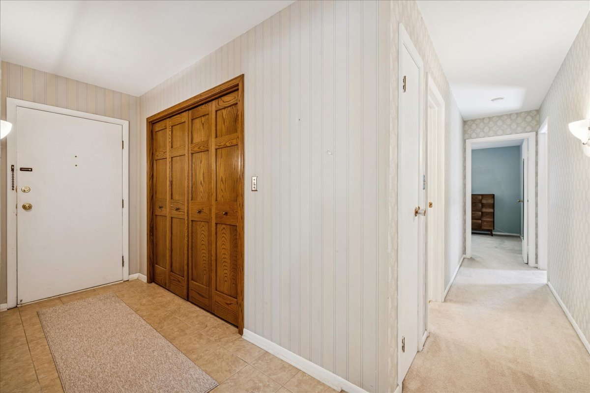 511 Coventry Lane, Unit 2 Crystal Lake, IL 60014 - Photo 10 of 40