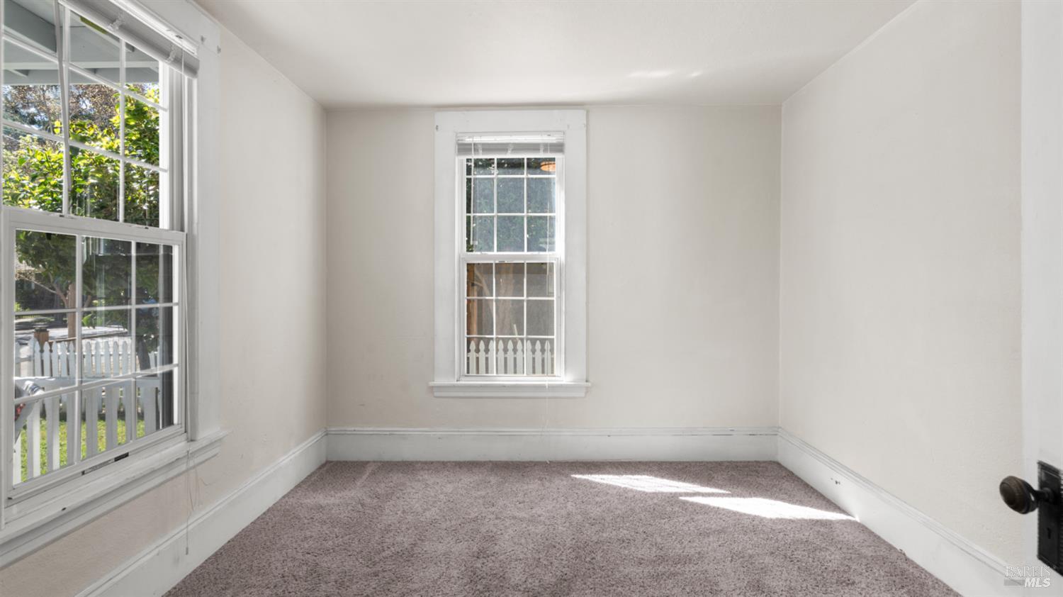 125 Kendal Street Vacaville, CA 95688 - Photo 13 of 45 an empty room with a window