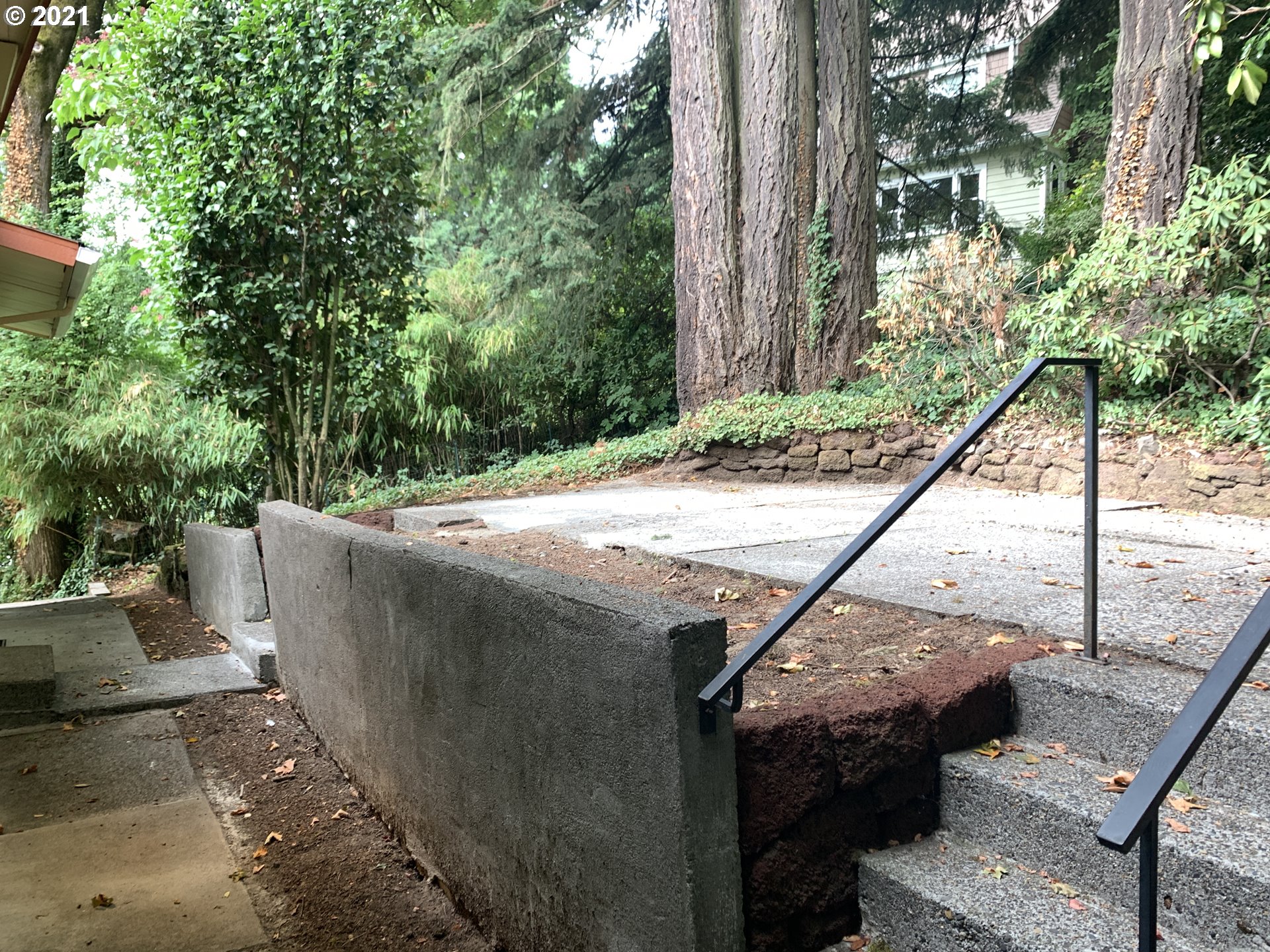 5905 Southwest Ralston Drive Portland, OR 97239 - Photo 2 of 17 Gallery Image 2