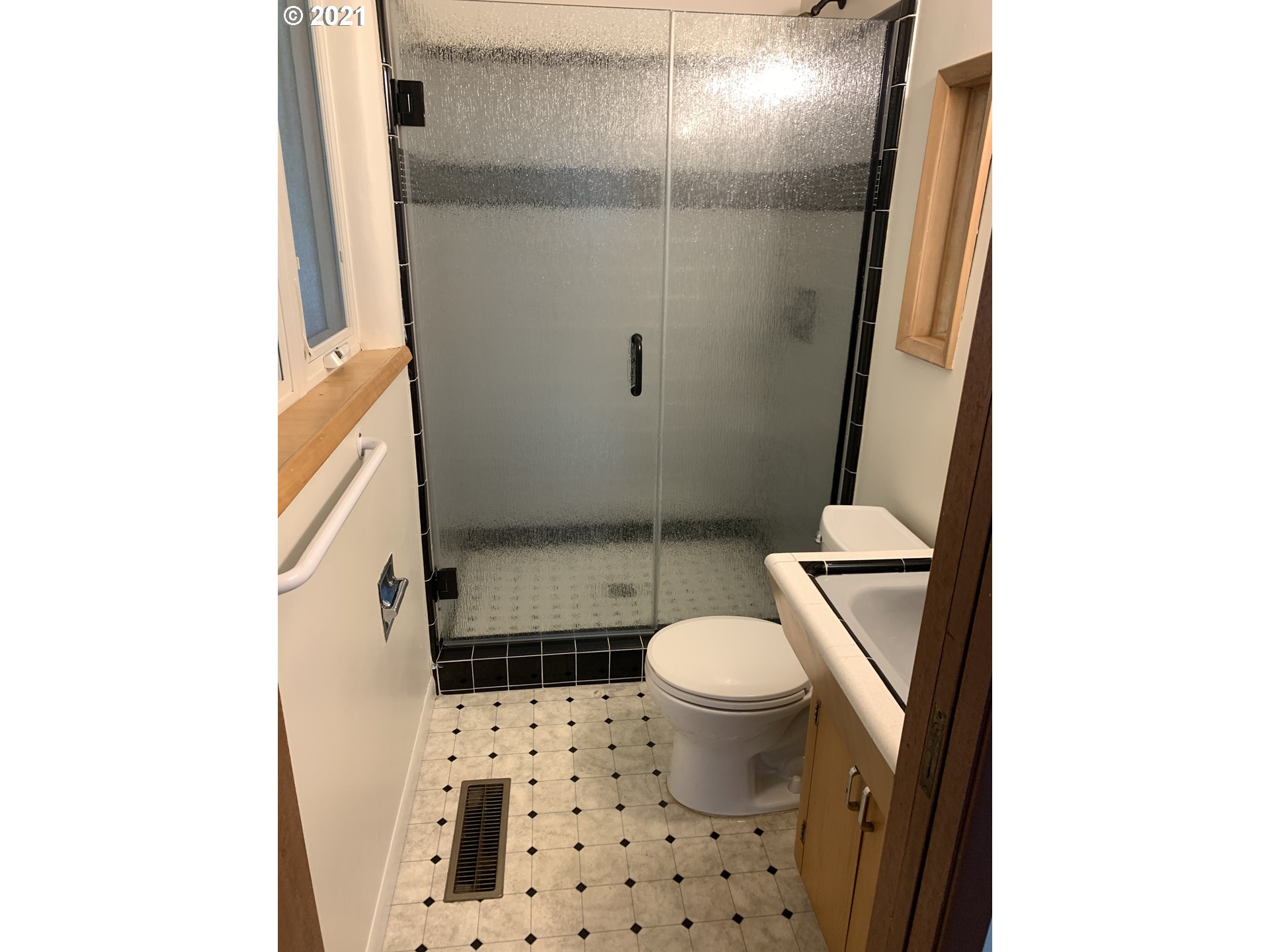 5905 Southwest Ralston Drive Portland, OR 97239 - Photo 12 of 17 Gallery Image 12