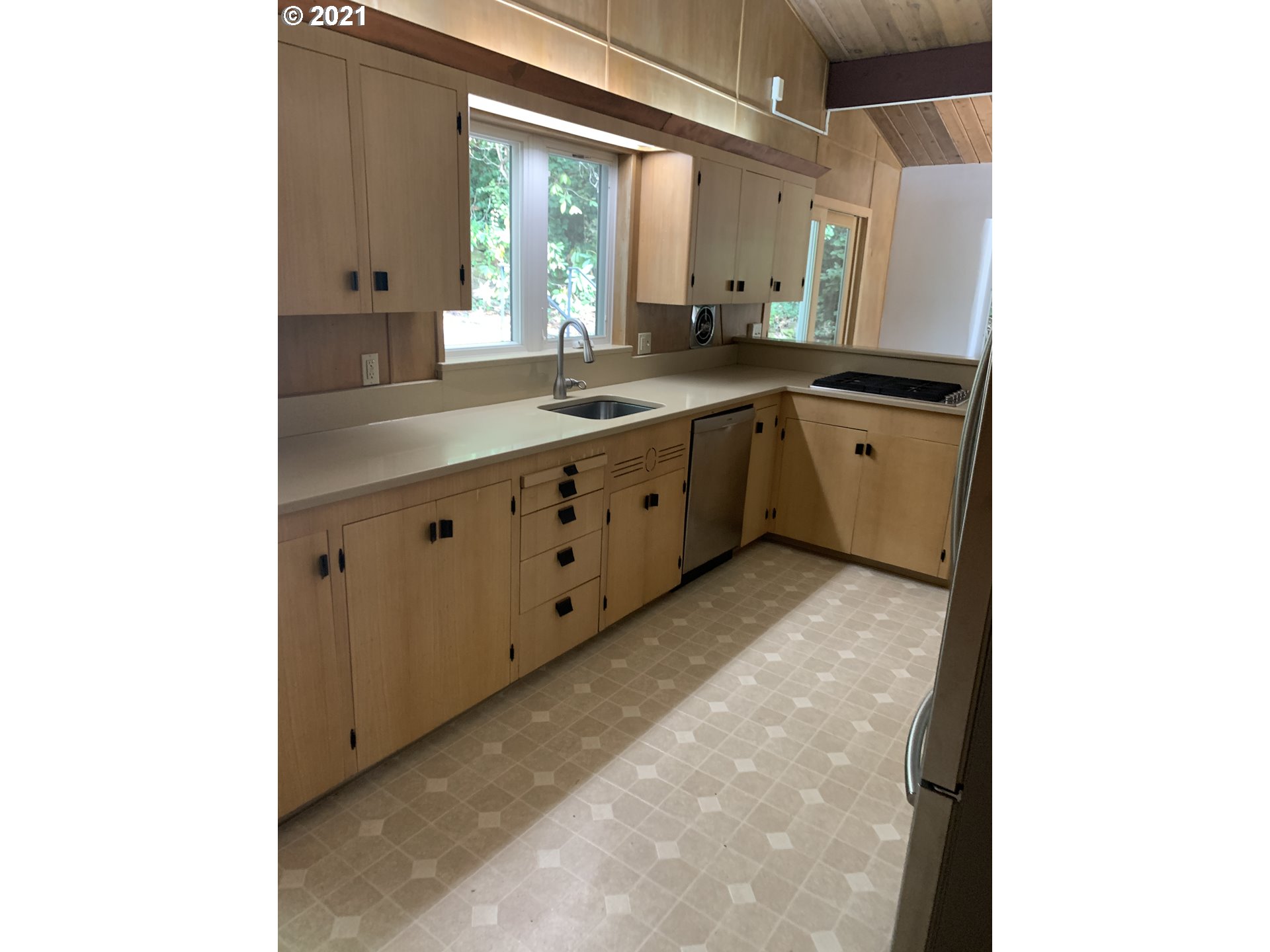 5905 Southwest Ralston Drive Portland, OR 97239 - Photo 5 of 17 Gallery Image 5