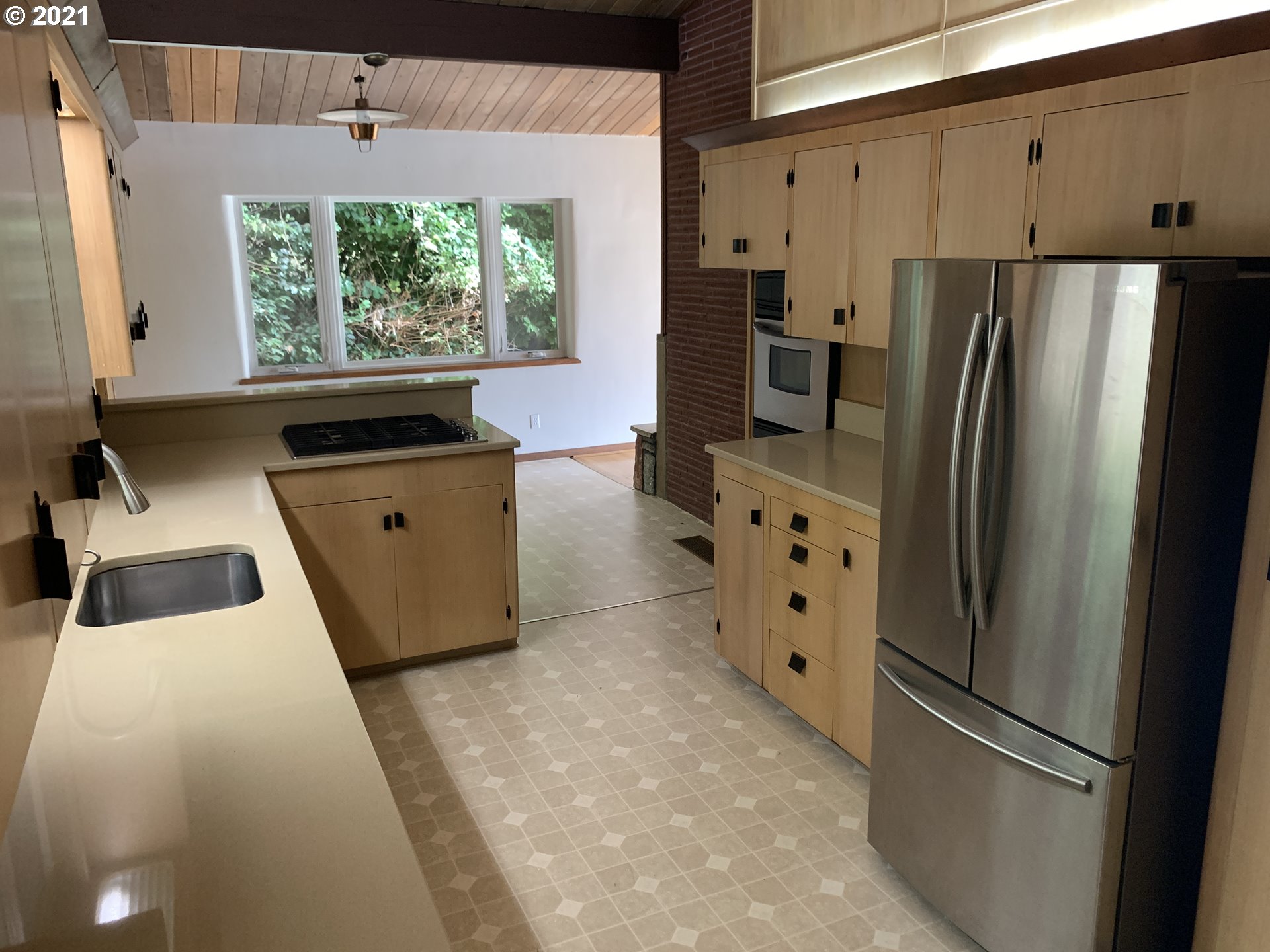 5905 Southwest Ralston Drive Portland, OR 97239 - Photo 6 of 17 Gallery Image 6