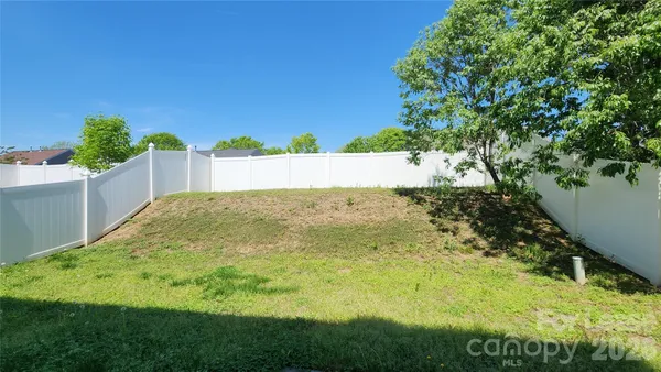$2,400 | 508 Knothole Lane, Charlotte, NC 28214
