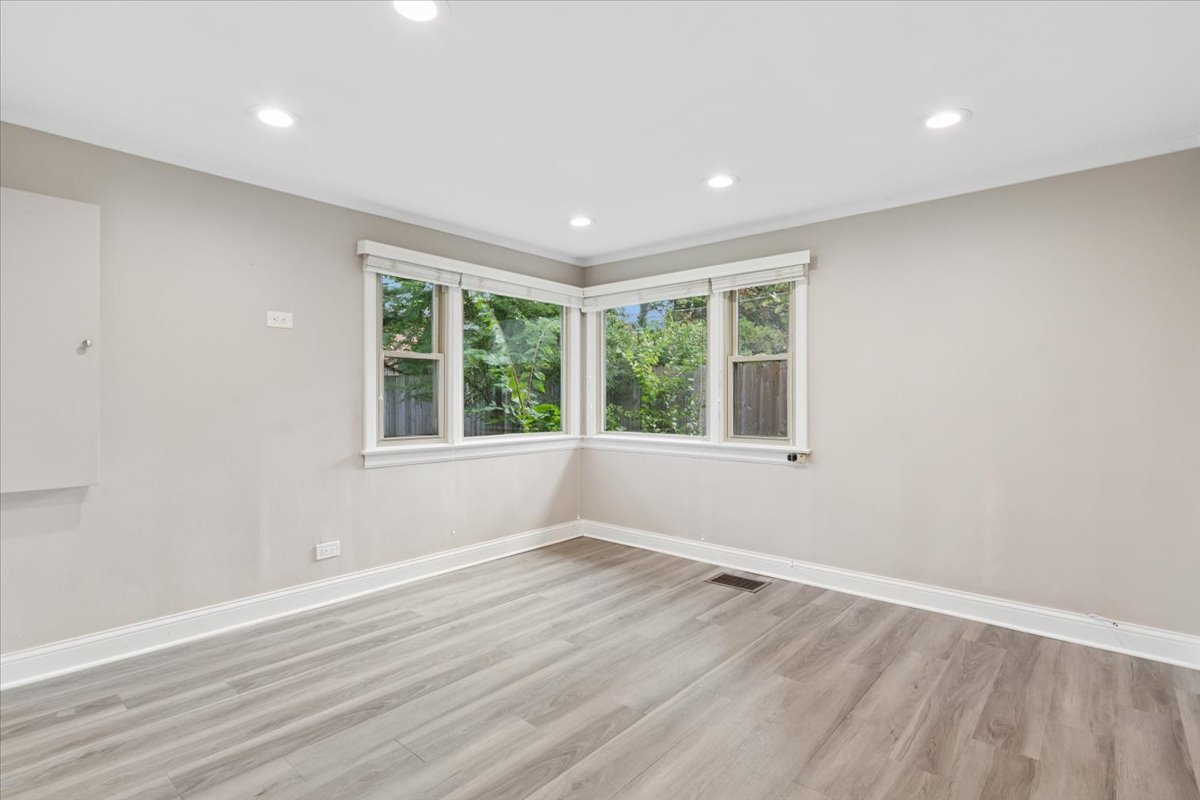 2392 Manor Lane Park Ridge, IL 60068 - Photo 11 of 21 Gallery Image 11