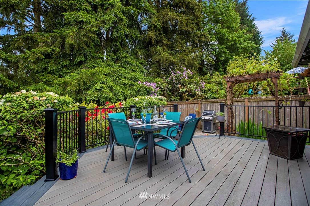 23625 48th Avenue Southeast Bothell, WA 98021 - Photo 31 of 40 a outdoor view with a seating space