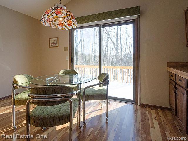 7555 Rattalee Lake Road Clarkston, MI 48348 - Photo 17 of 41 Bright breakfast nook leads to private deck.