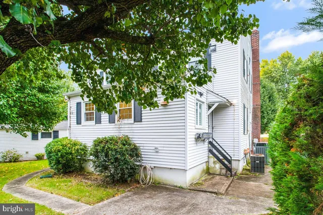 a view of a house with backyard and a sitting area