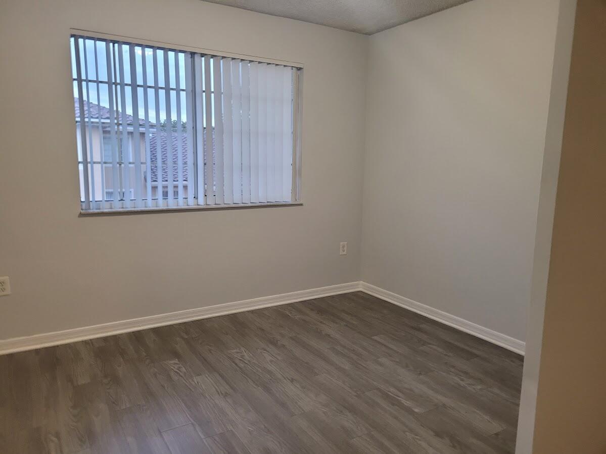 4197 Haverhill Road, Unit 212 West Palm Beach, FL 33417 - Photo 14 of 34 20250106225300081821000000-o