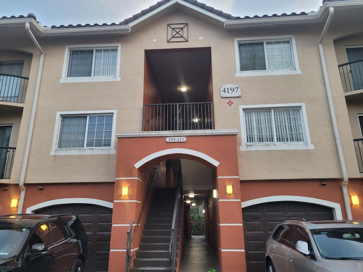 4197 Haverhill Road, Unit 212 West Palm Beach, FL 33417 - Photo 16 of 34 20250106225232462885000000-o
