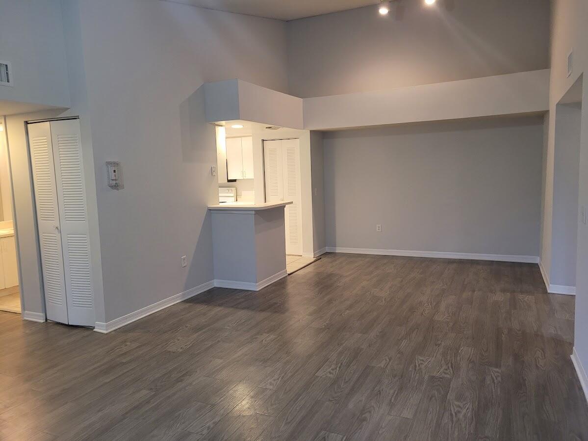 4197 Haverhill Road, Unit 212 West Palm Beach, FL 33417 - Photo 2 of 34 20250106225306558104000000-o