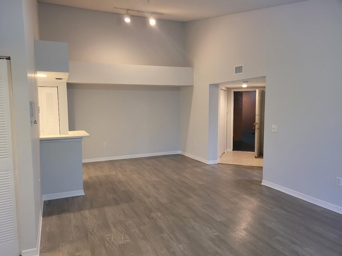 4197 Haverhill Road, Unit 212 West Palm Beach, FL 33417 - Photo 3 of 34 20250106225308024341000000-o