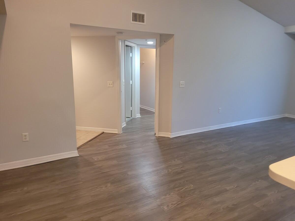 4197 Haverhill Road, Unit 212 West Palm Beach, FL 33417 - Photo 5 of 34 20250106225313942104000000-o