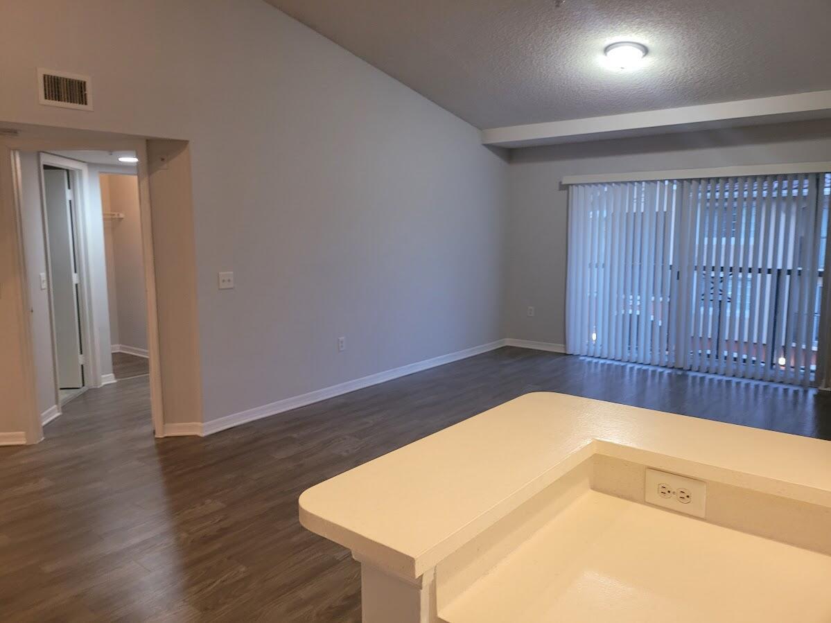 4197 Haverhill Road, Unit 212 West Palm Beach, FL 33417 - Photo 6 of 34 20250106225313038556000000-o
