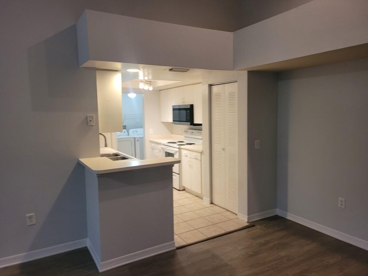 4197 Haverhill Road, Unit 212 West Palm Beach, FL 33417 - Photo 7 of 34 20250106225244060173000000-o