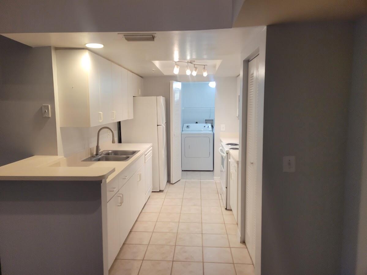 4197 Haverhill Road, Unit 212 West Palm Beach, FL 33417 - Photo 9 of 34 20250106225240627976000000-o