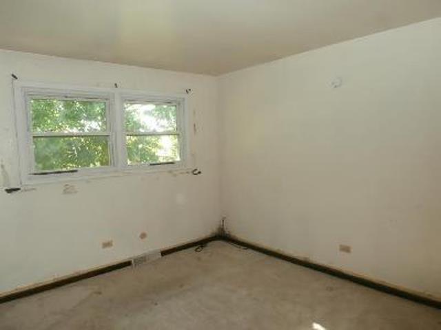 730 Cornfield Road Matteson, IL 60443 - Photo 4 of 12 an empty room with a window