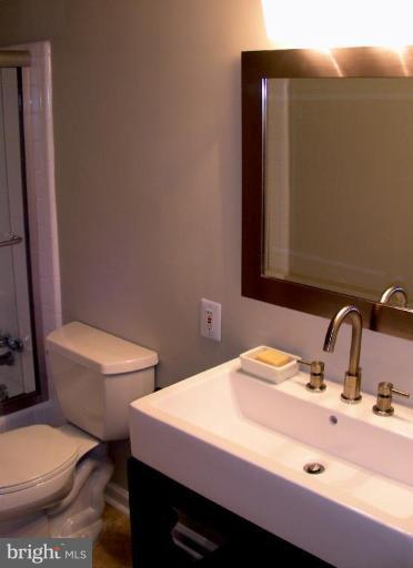 7216 Churchill Road McLean, VA 22101 - Photo 22 of 26 Bath #3