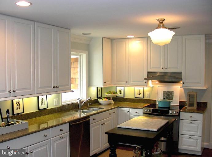 7216 Churchill Road McLean, VA 22101 - Photo 7 of 26 Kitchen