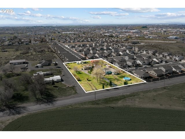 526 East Punkin Center Road Hermiston, OR 97838 - Photo 45 of 48 an aerial view of residential houses with outdoor space