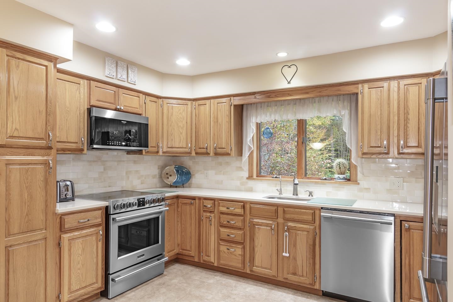 137 Mansion Road Dunbarton, NH 03046 - Photo 9 of 40 Gallery Image 9