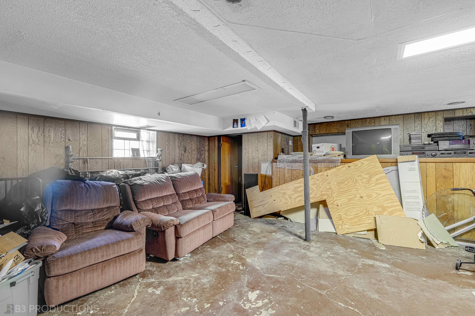 Undisclosed Address Chicago, IL 60620 - Photo 6 of 20 a living room with furniture and a flat screen tv