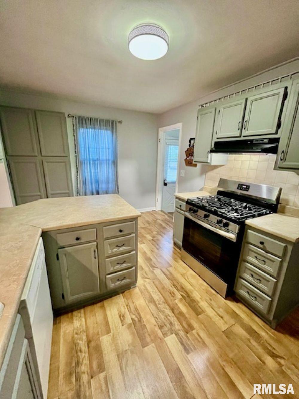 909 Eldridge Street Washington, IL 61571 - Photo 7 of 35