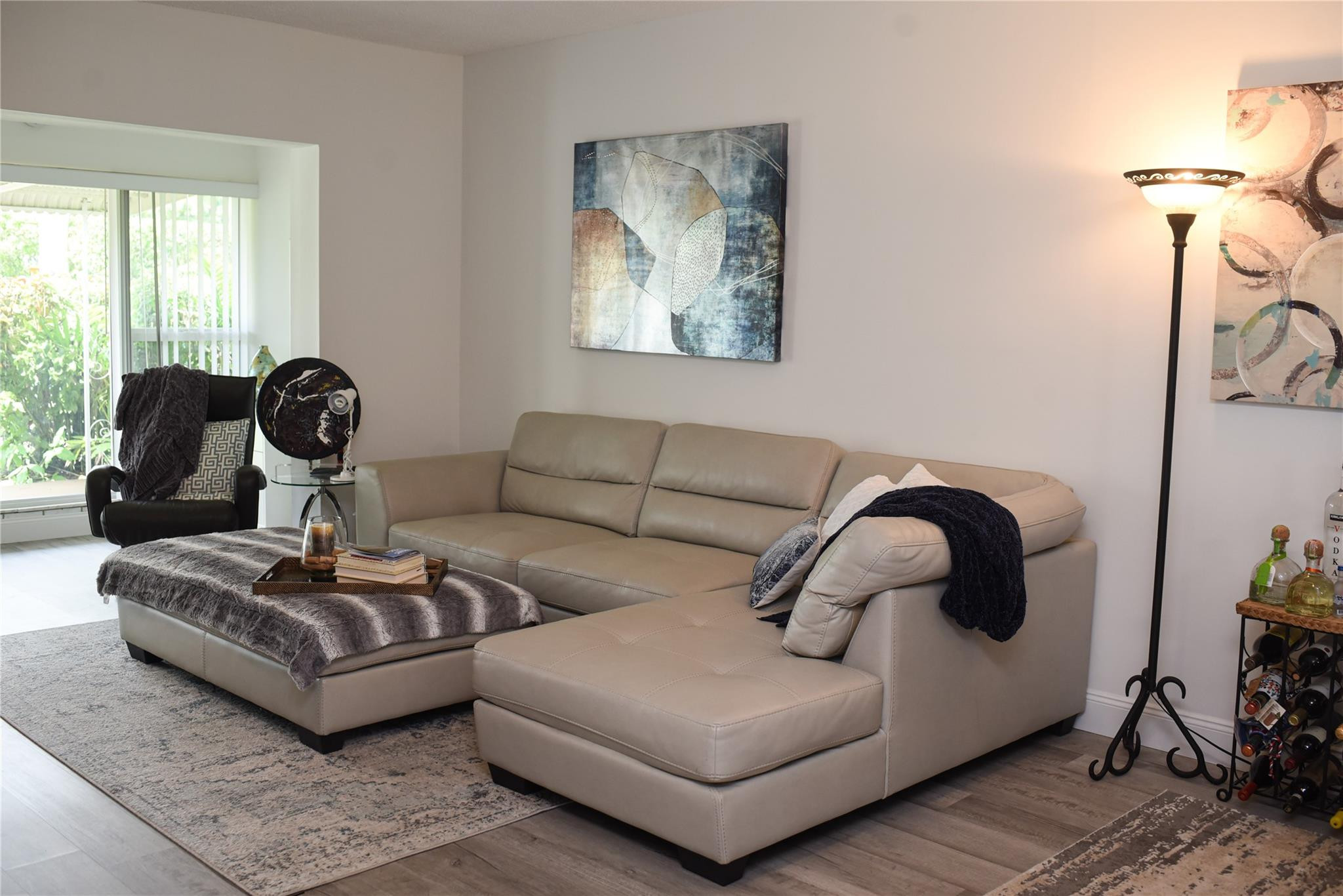 20932 Sedgewick Drive, Unit 400 Boca Raton, FL 33433 - Photo 4 of 34 a living room with furniture