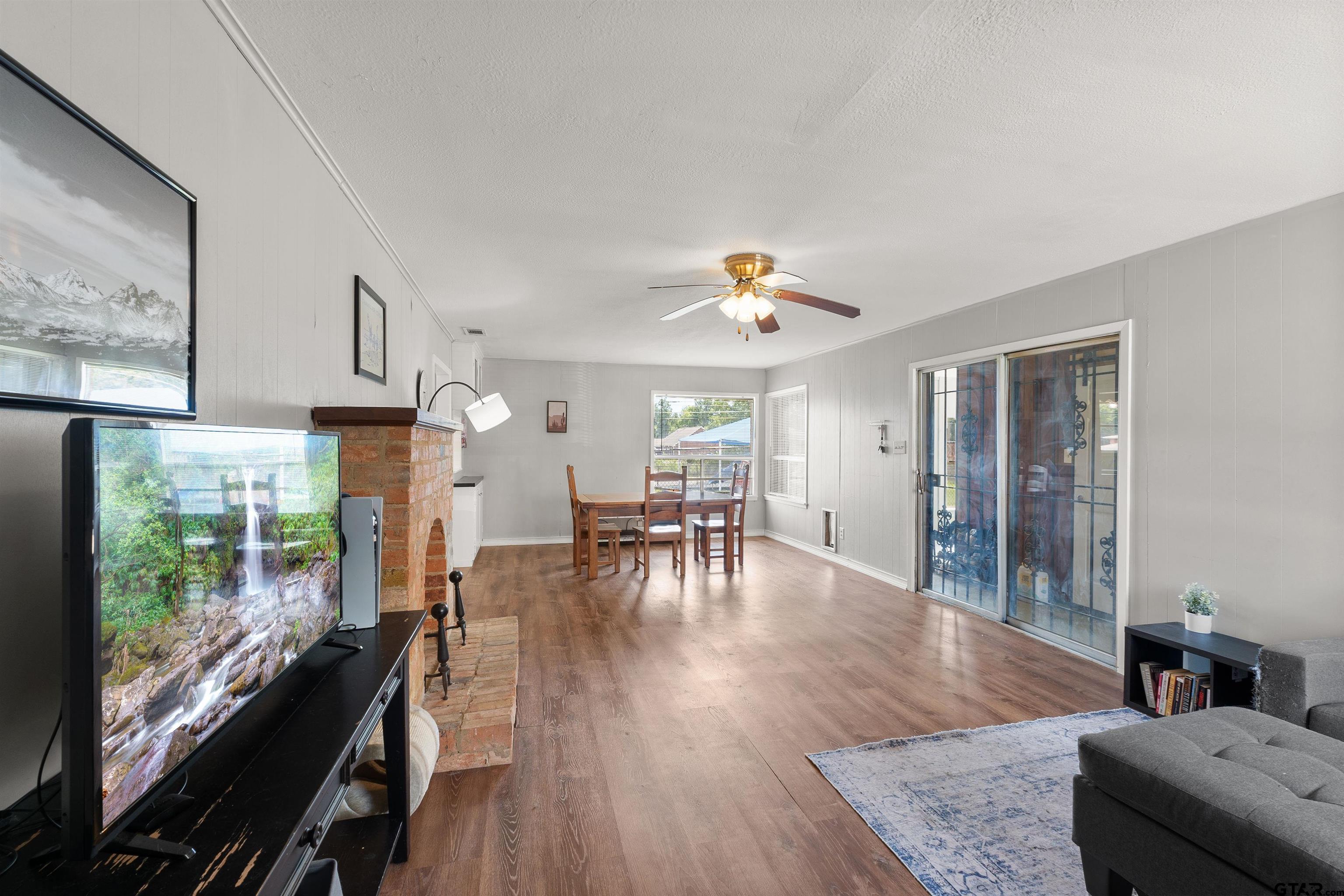 910 West Vance Street Tyler, TX 75702 - Photo 20 of 26 a living room with furniture and a large window