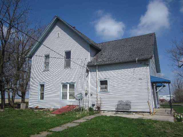 3183 East 1760 North Road Sheldon, IL 60966 - Photo 2 of 15 a front view of house with yard