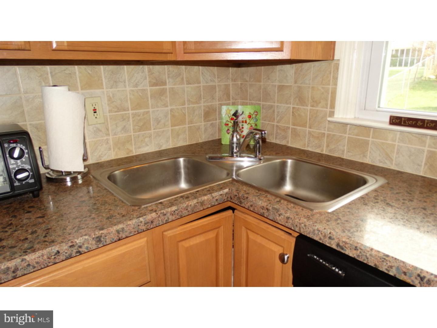 3028 Shakespeare Road Bethlehem, PA 18017 - Photo 4 of 25 Gallery Image 4
