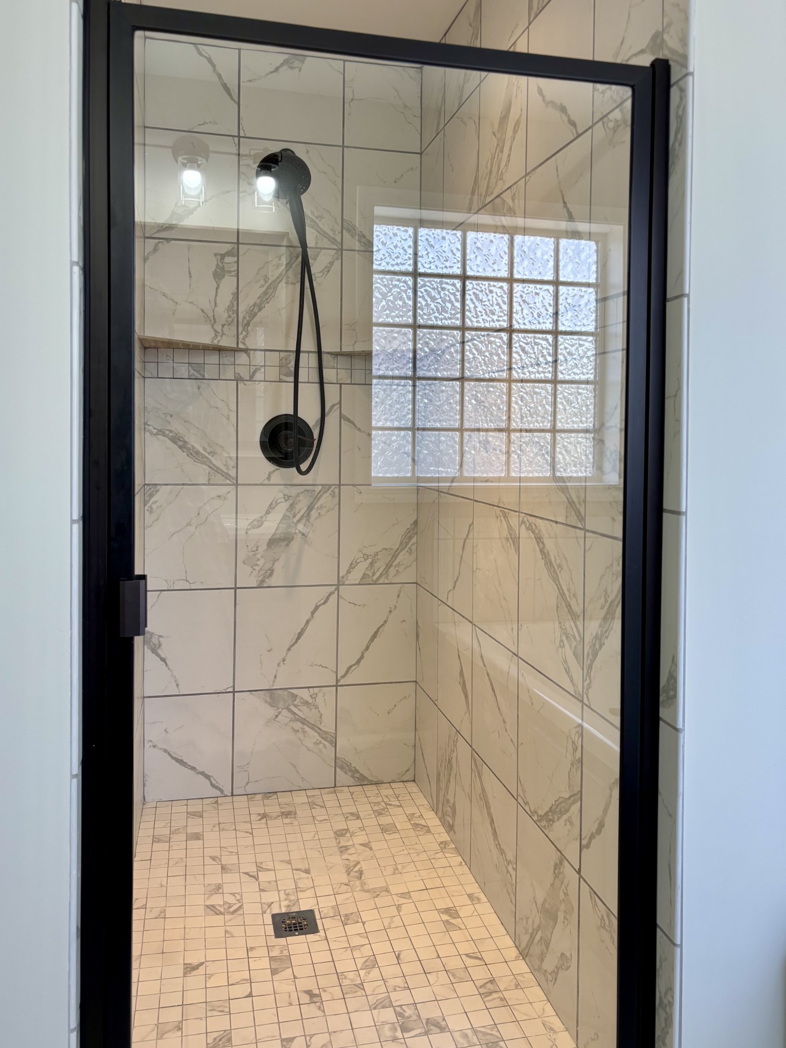 51 Regency Place Manchester, TN 37355 - Photo 15 of 27 a bathroom with a shower